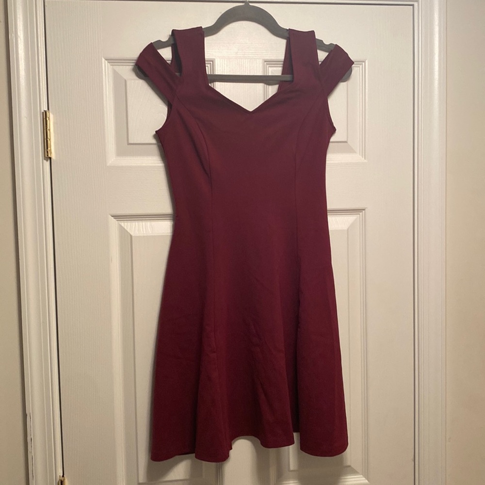 Brand New InsNova Burgundy Dress…size S
